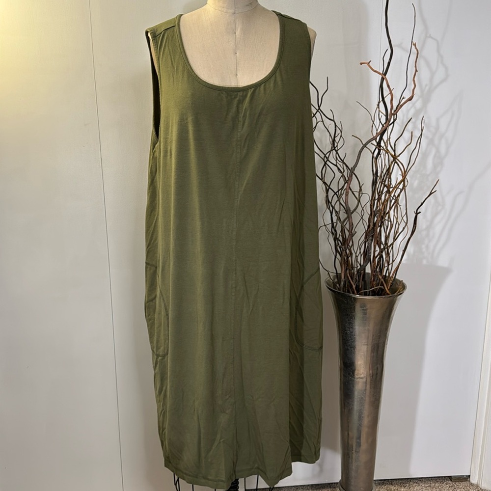 D & co beach green sleeveless Mitty scoop neck dress with pockets